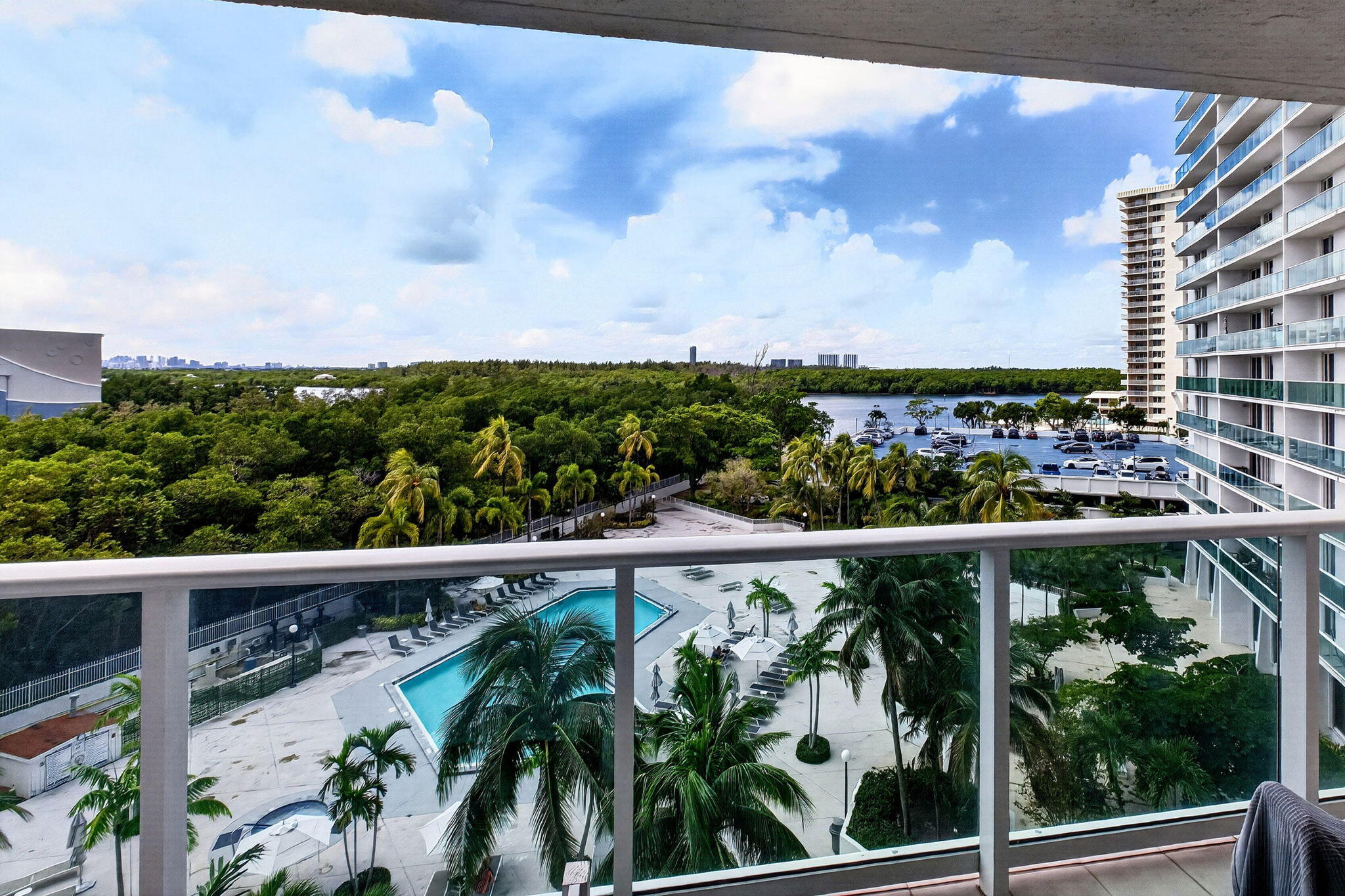 100 BAYVIEW Drive 620