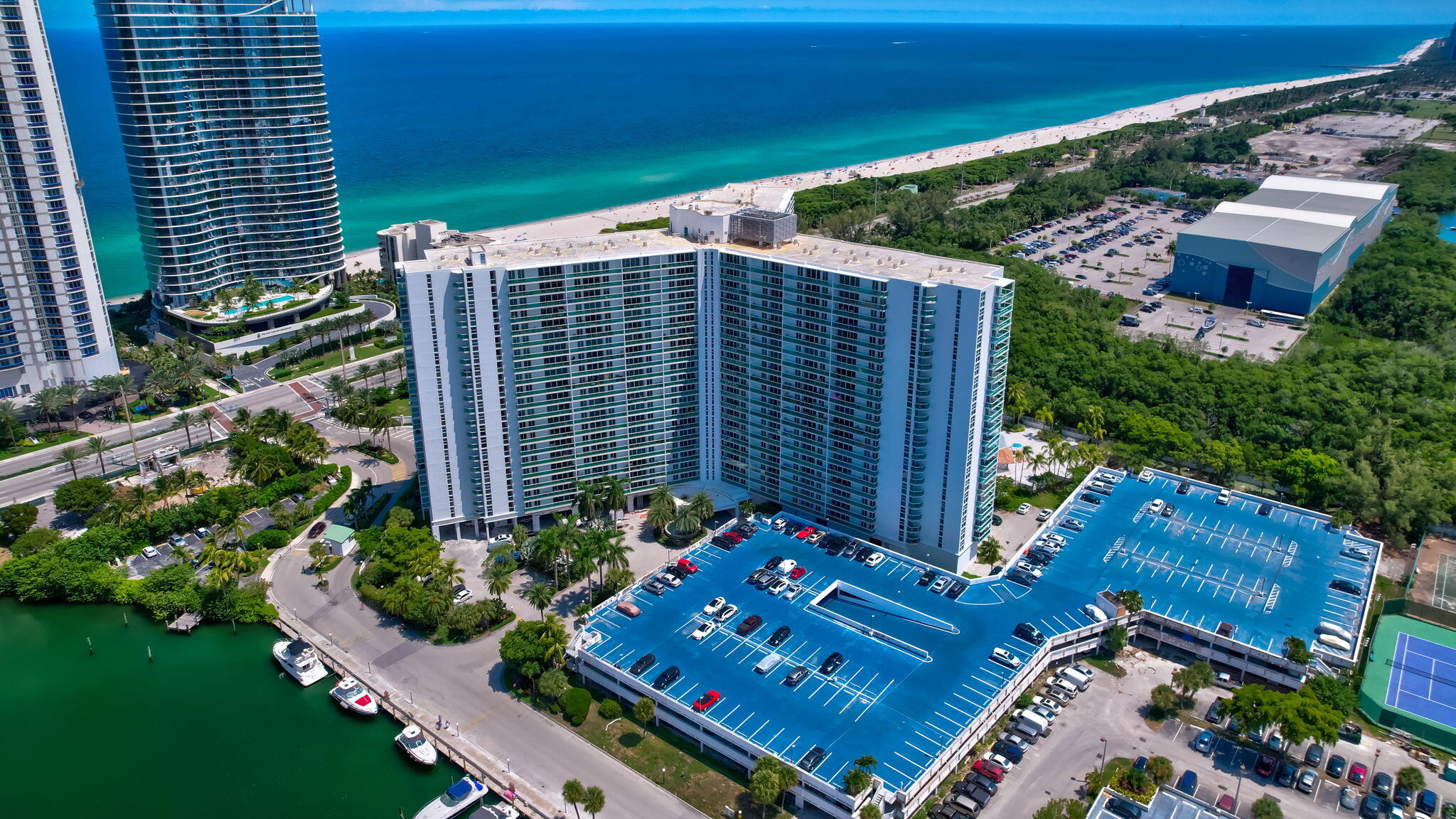 100 BAYVIEW Drive 620