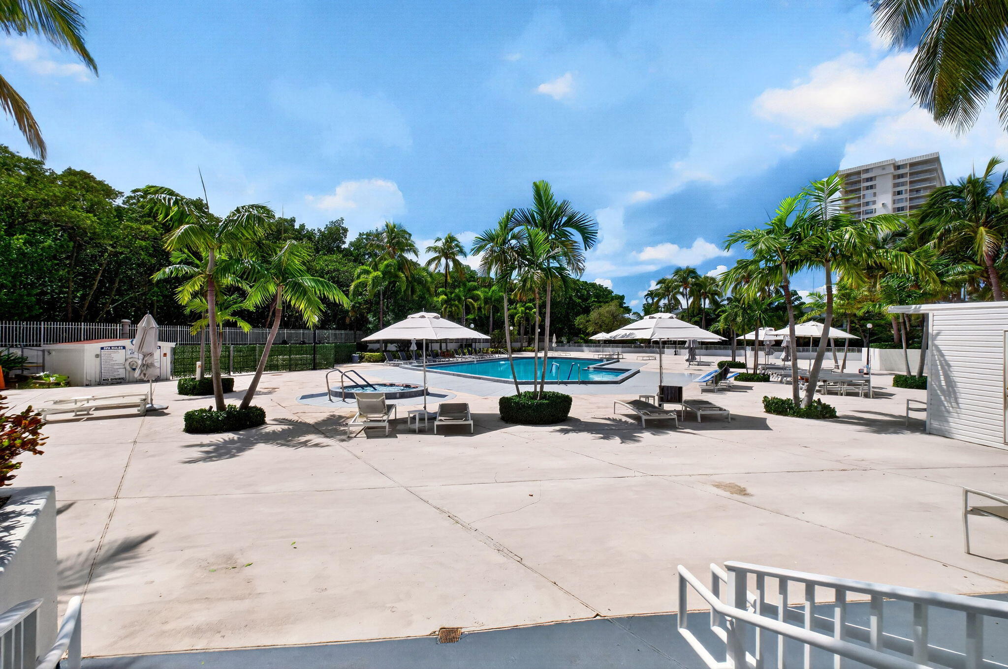 100 BAYVIEW Drive 620