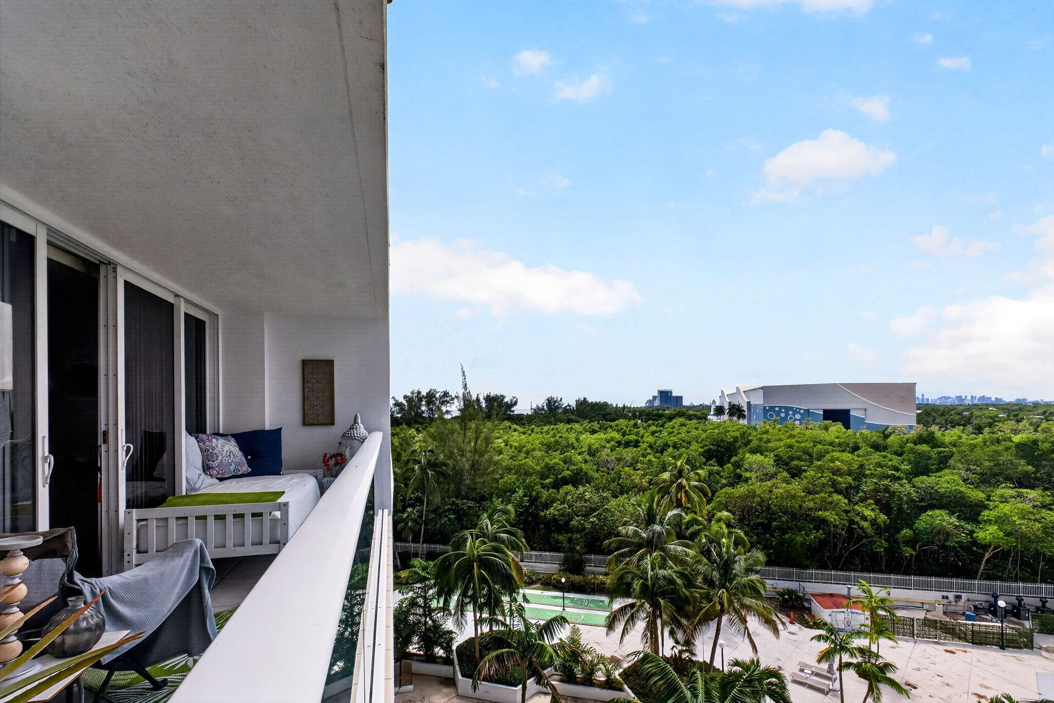 100 BAYVIEW Drive 620