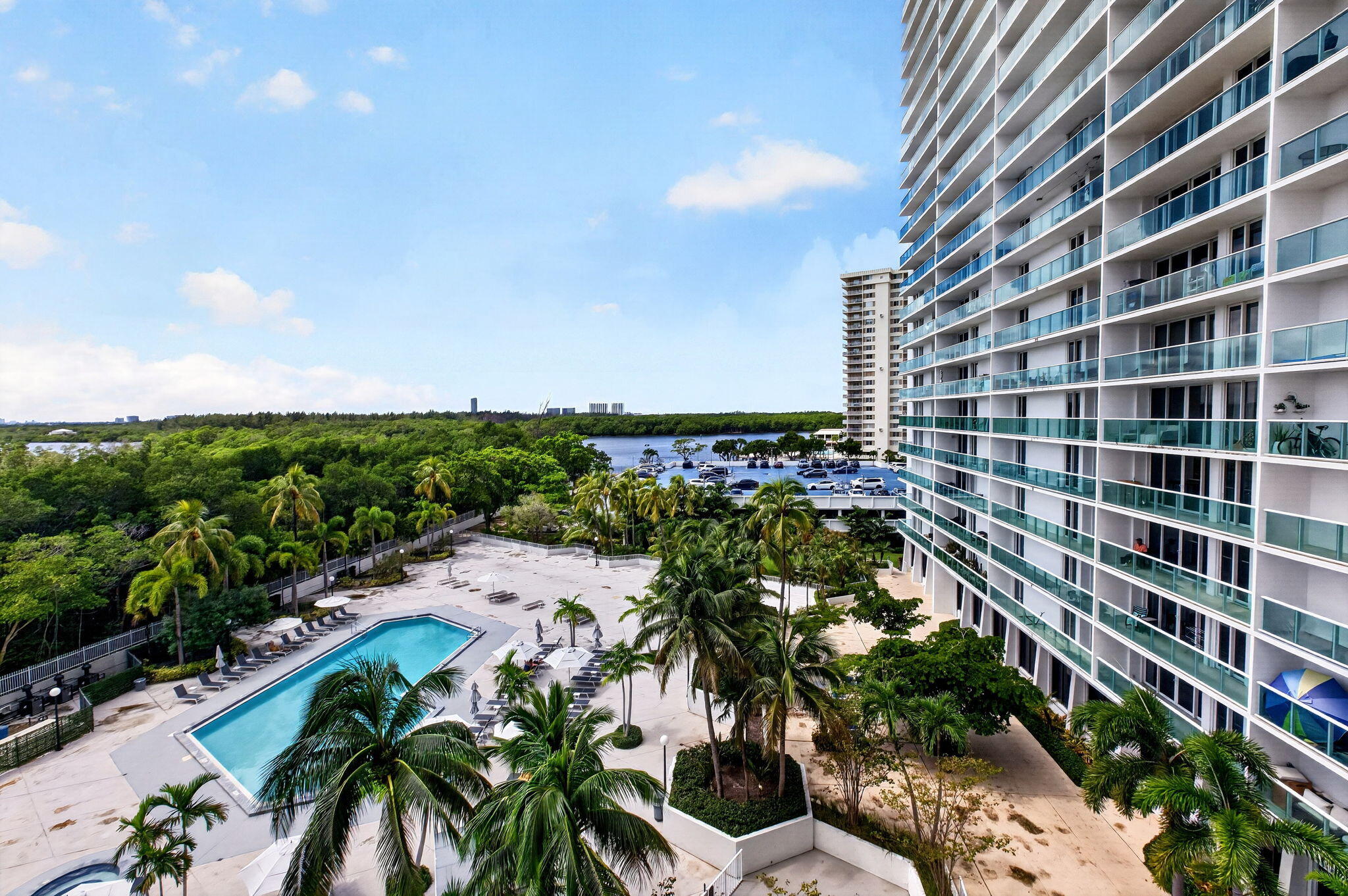 100 BAYVIEW Drive 620