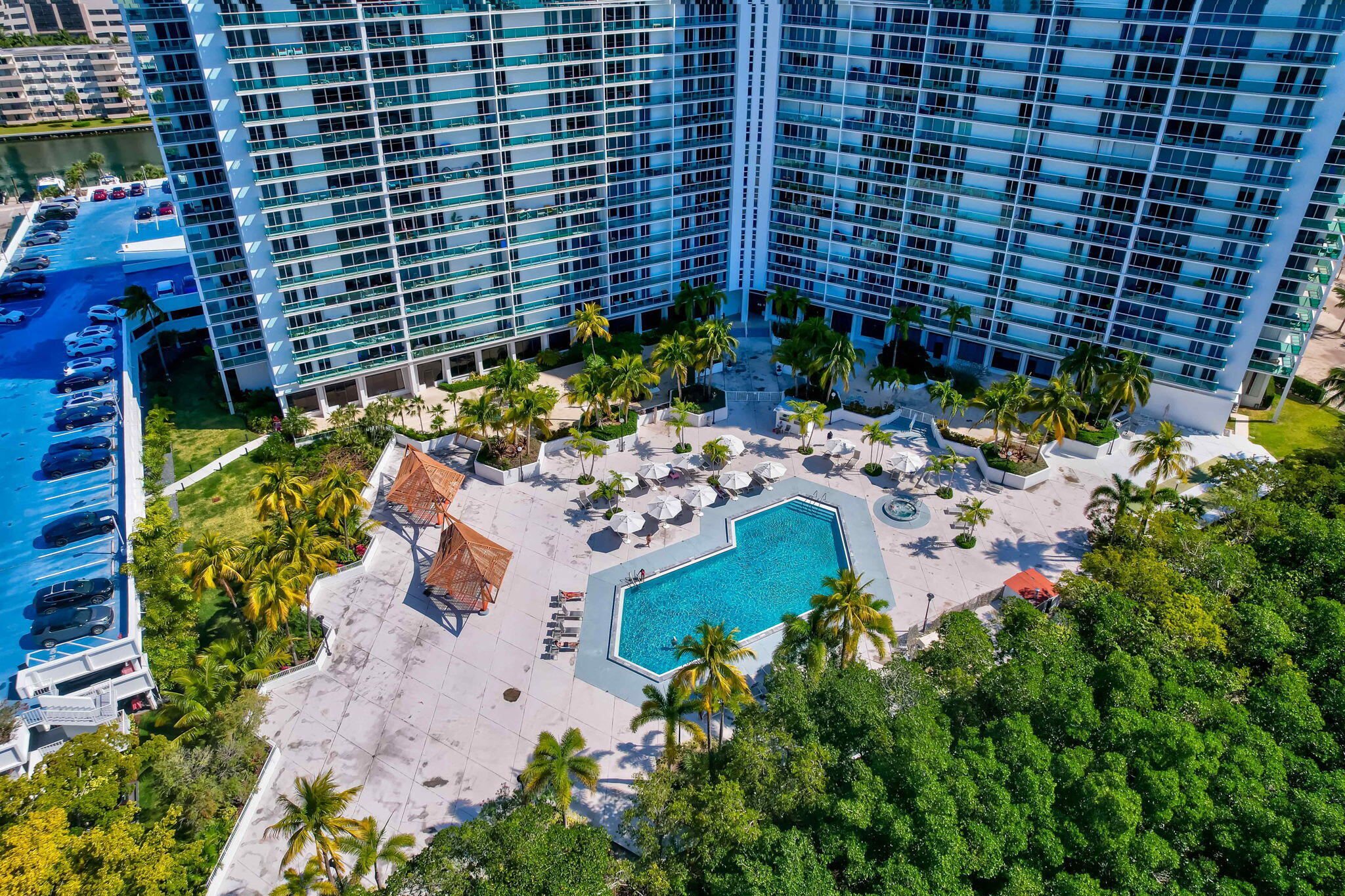 100 BAYVIEW Drive 620