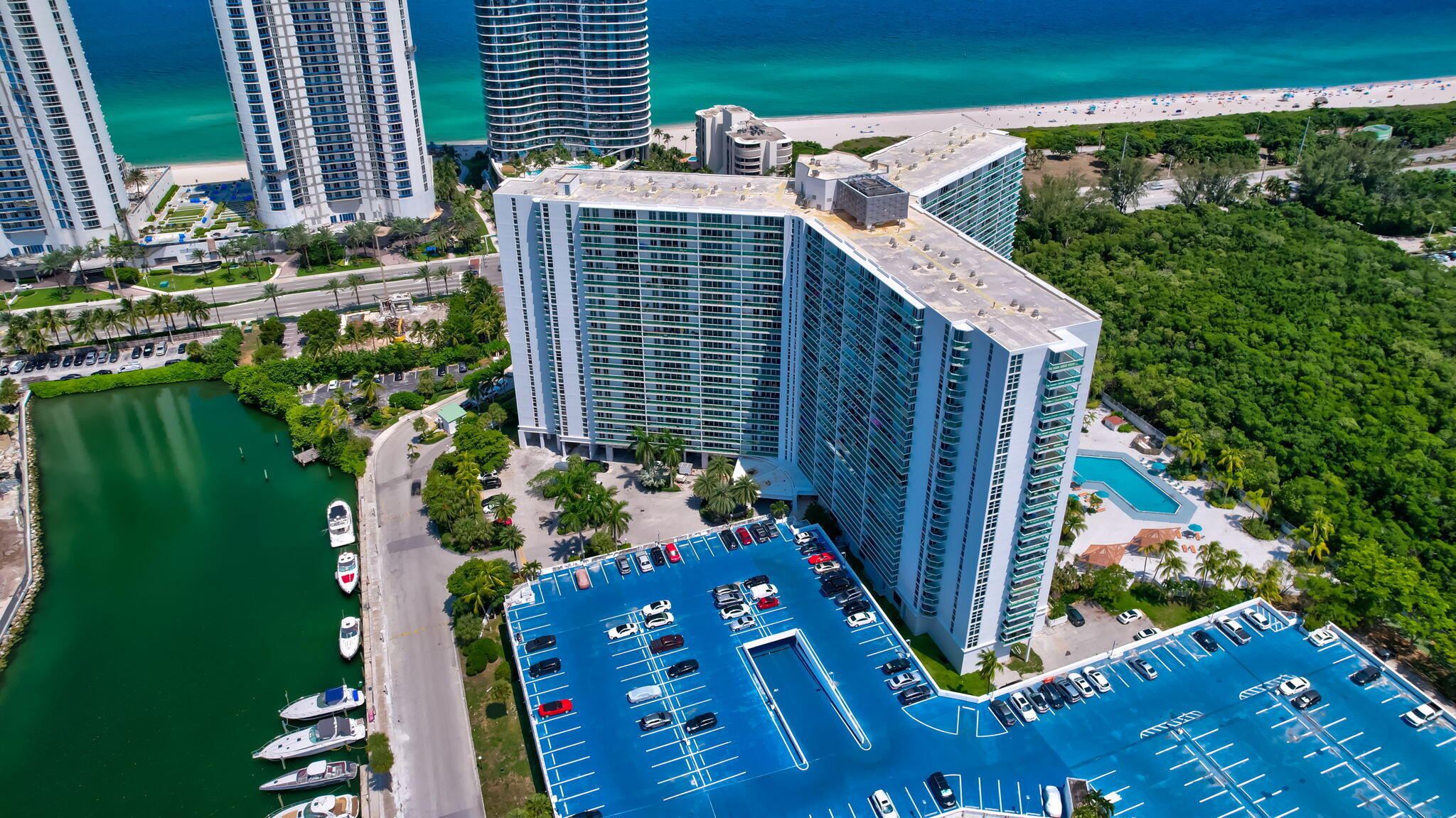 100 BAYVIEW Drive 620