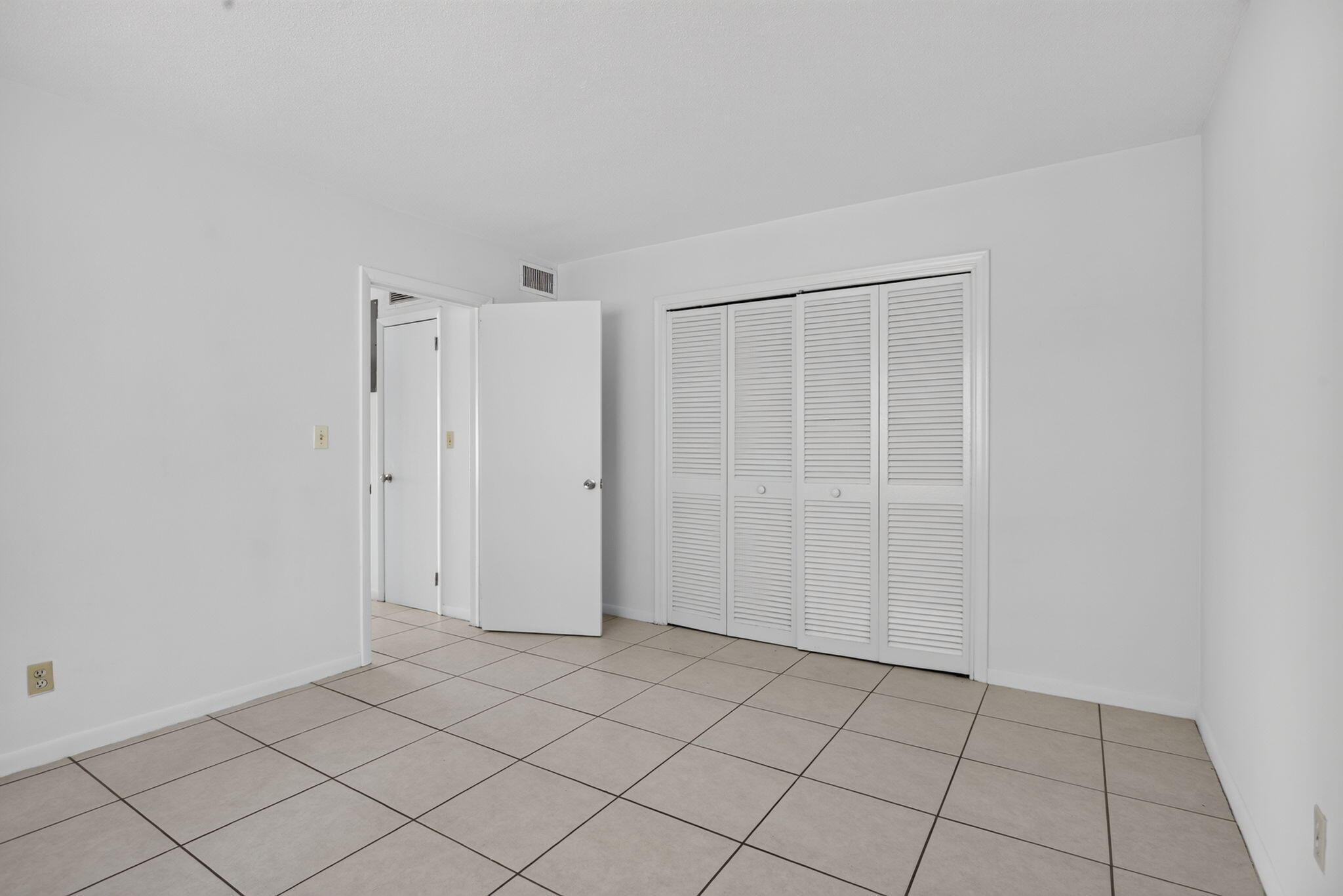 2160 NE 42nd Court 1