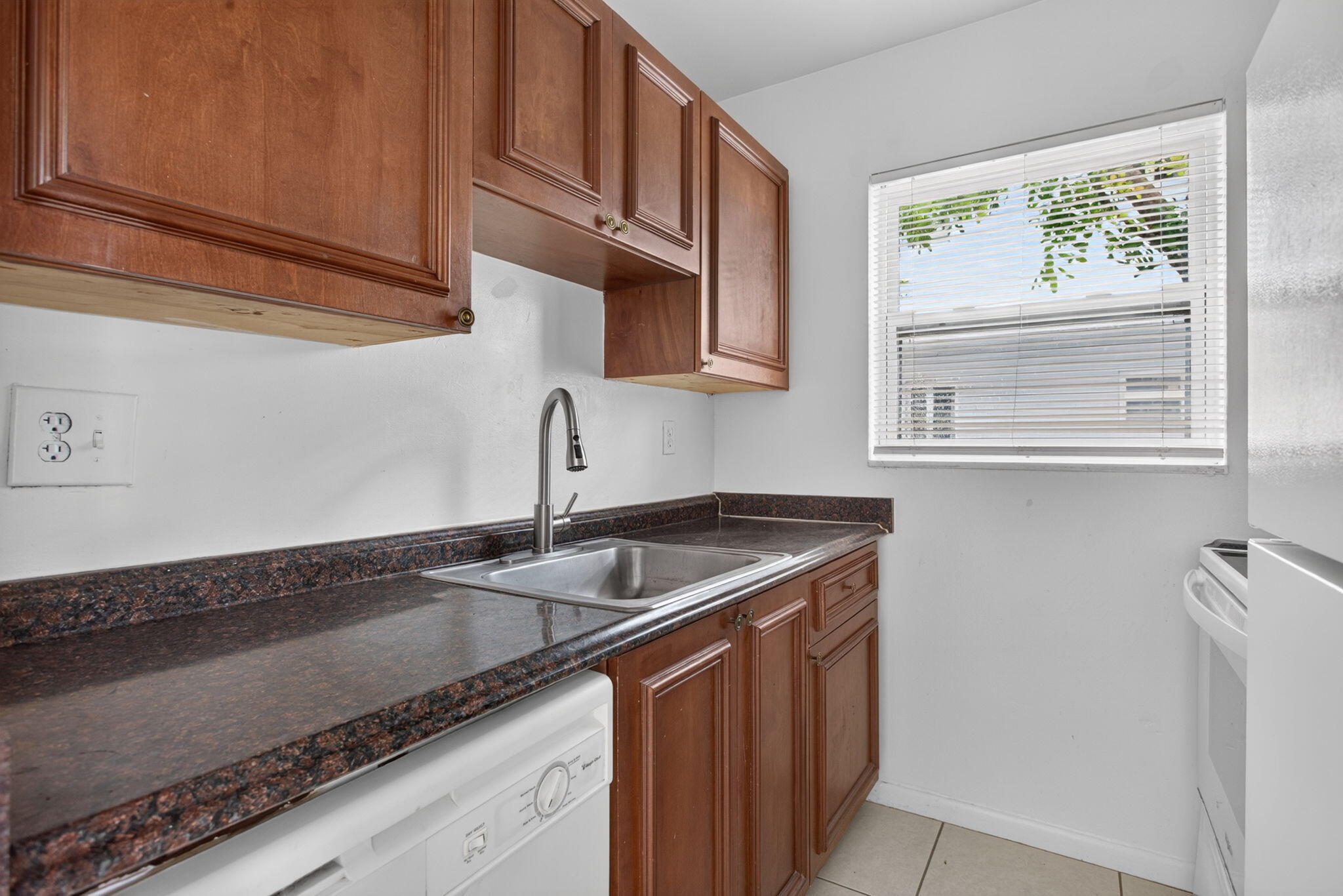 2160 NE 42nd Court 1