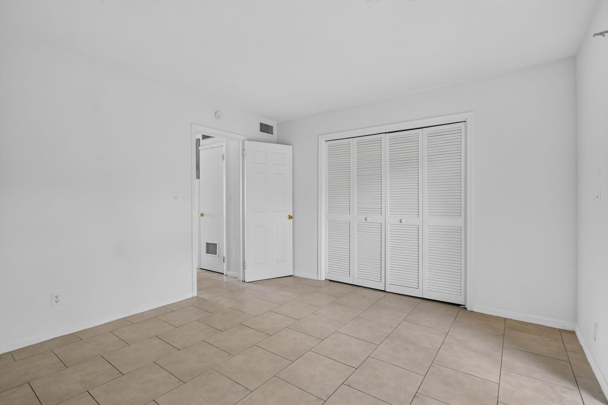 2160 NE 42nd Court 3