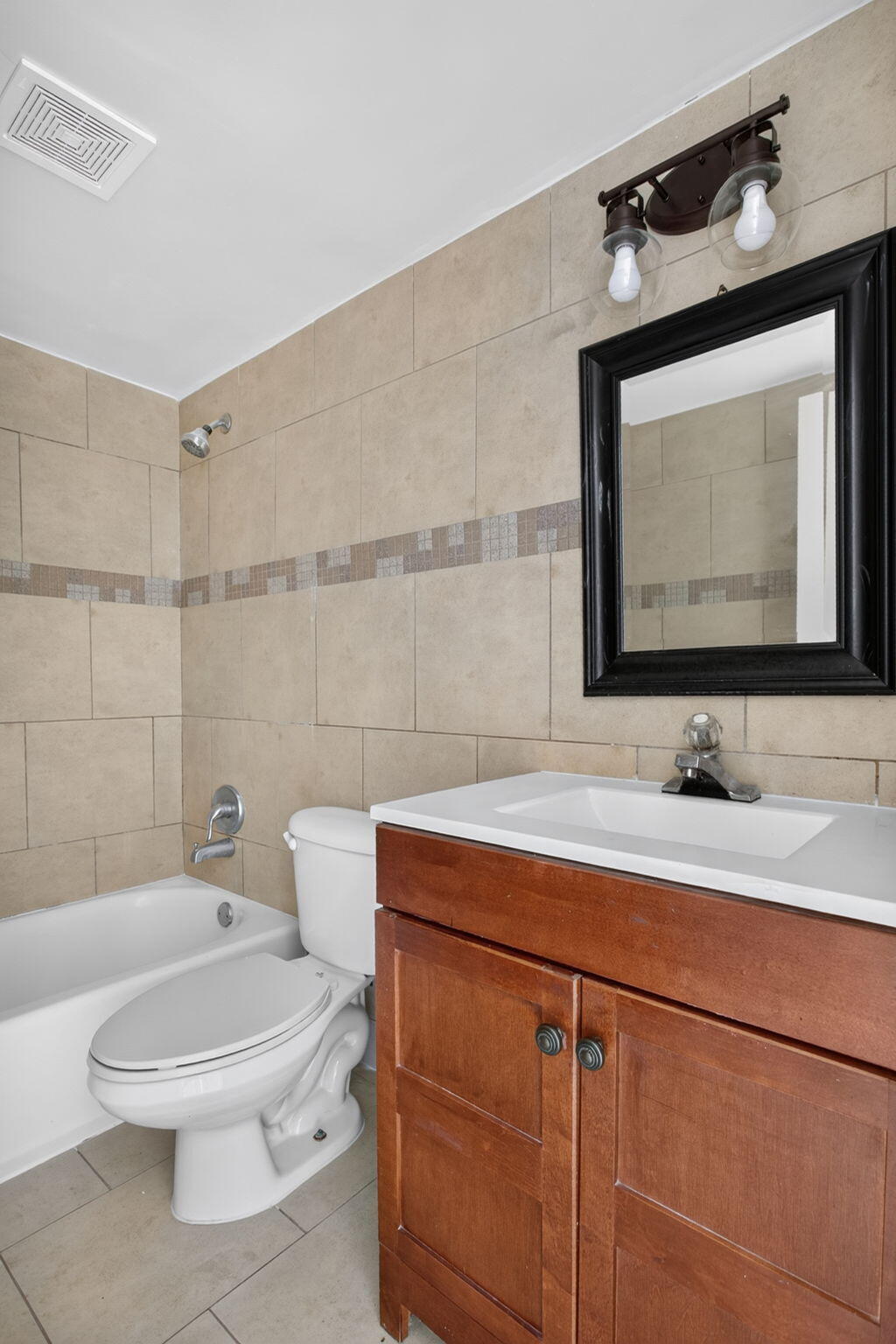 2160 NE 42nd Court 3