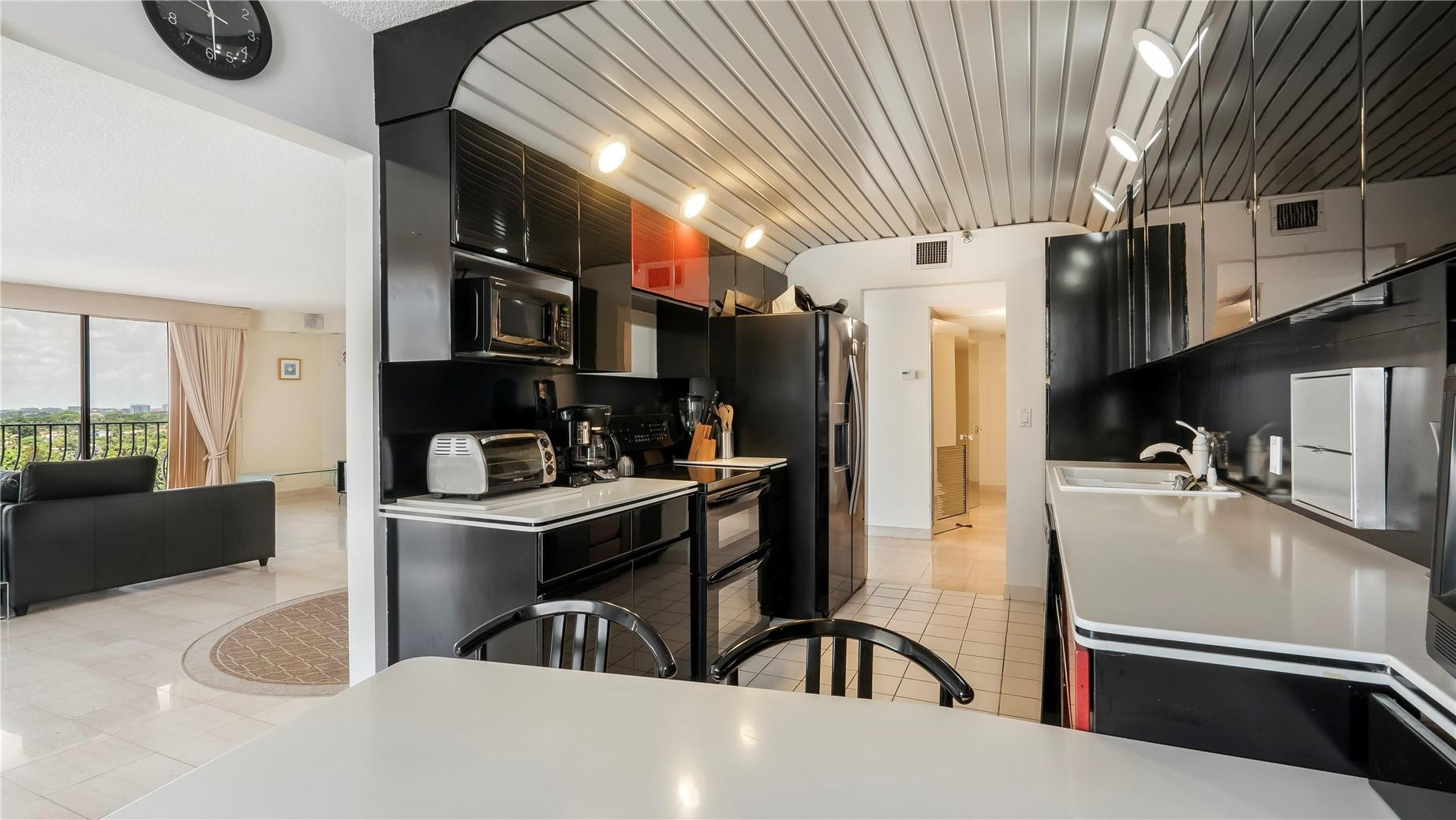 8877 Collins Avenue 1107