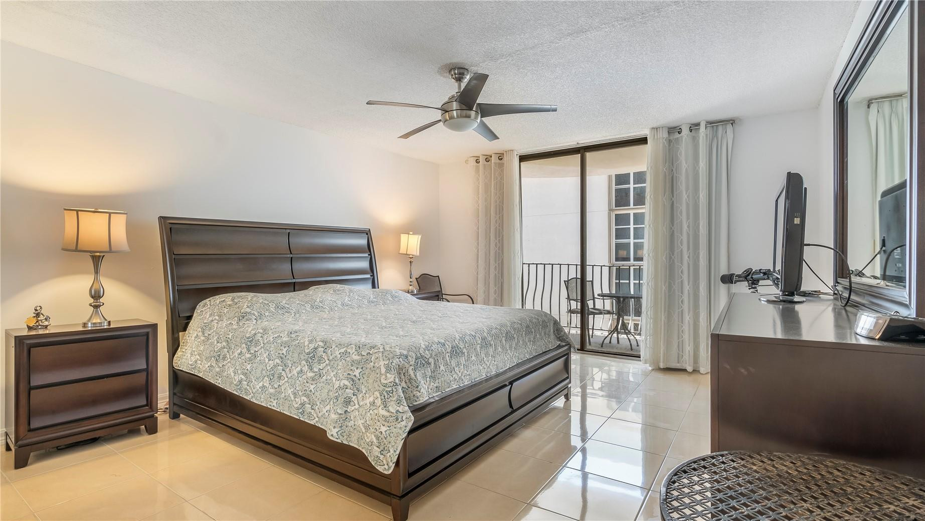 8877 Collins Avenue 1107