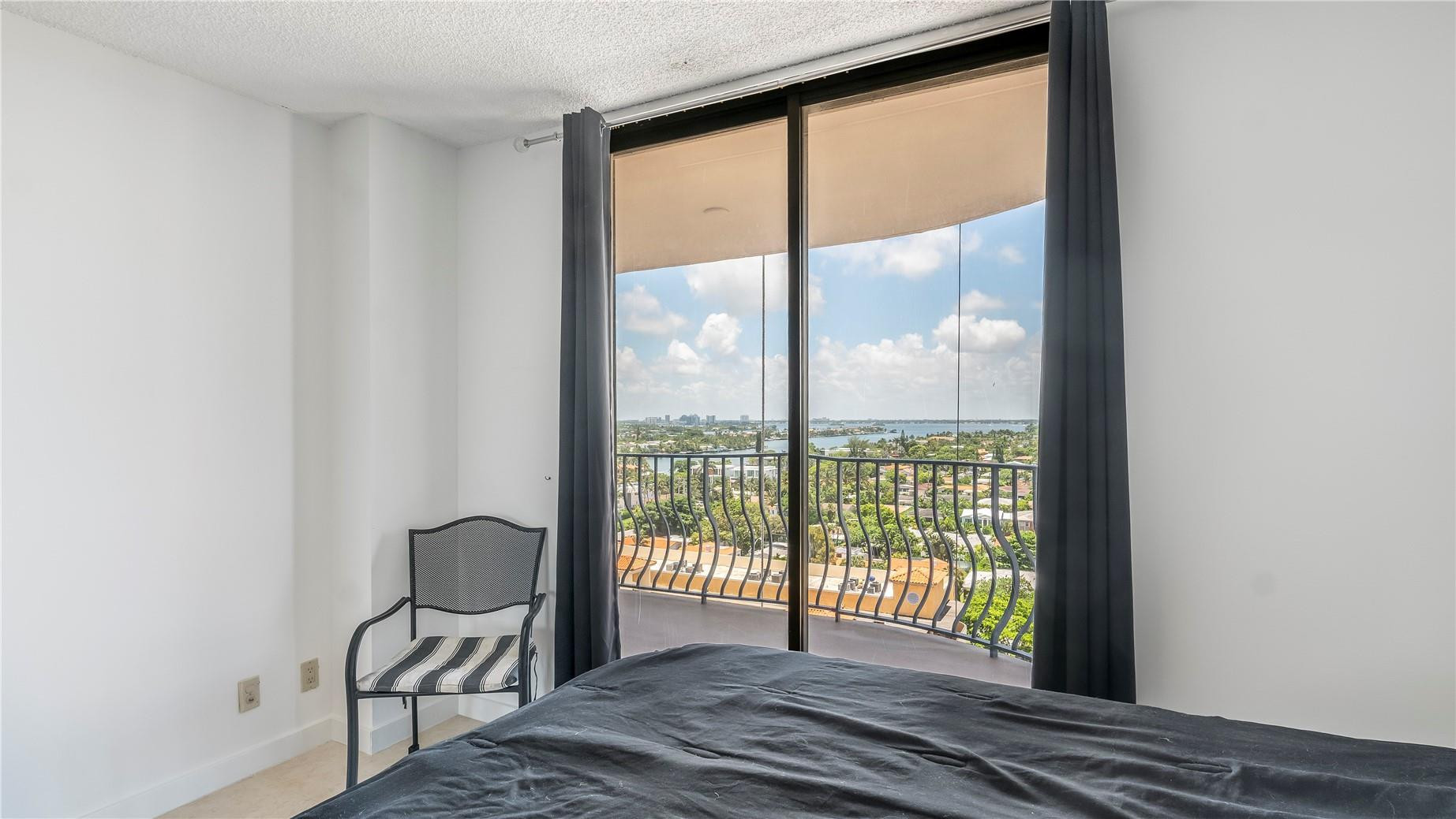 8877 Collins Avenue 1107