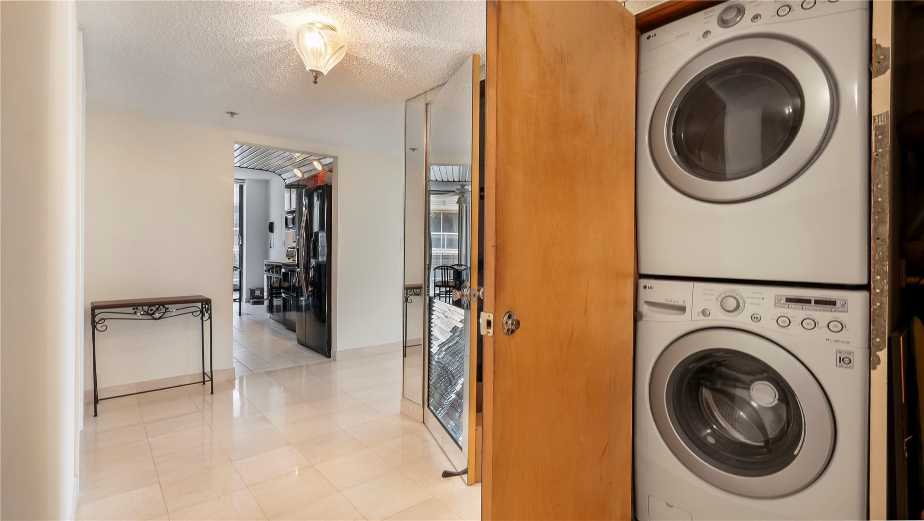 8877 Collins Avenue 1107