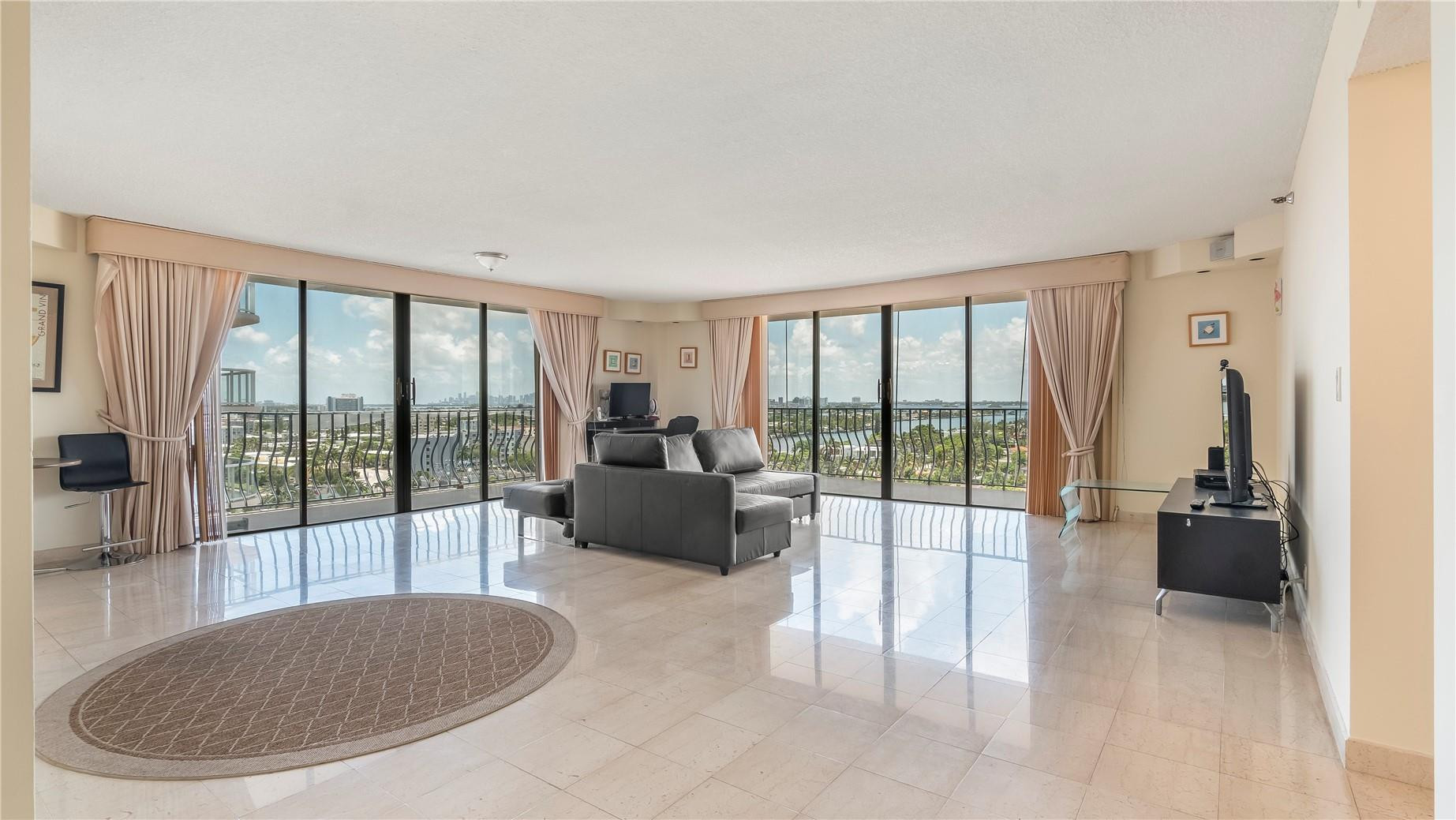 8877 Collins Avenue 1107