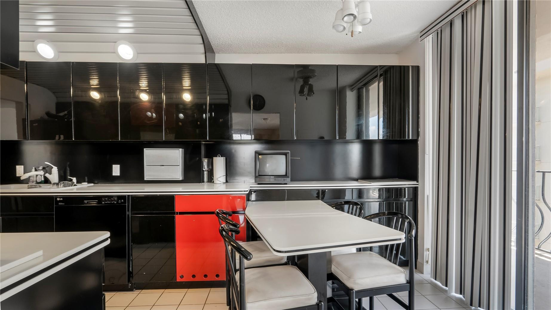 8877 Collins Avenue 1107
