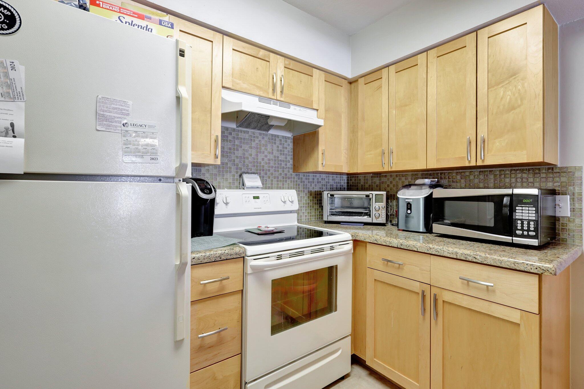 1050 Lake Shore Drive 204