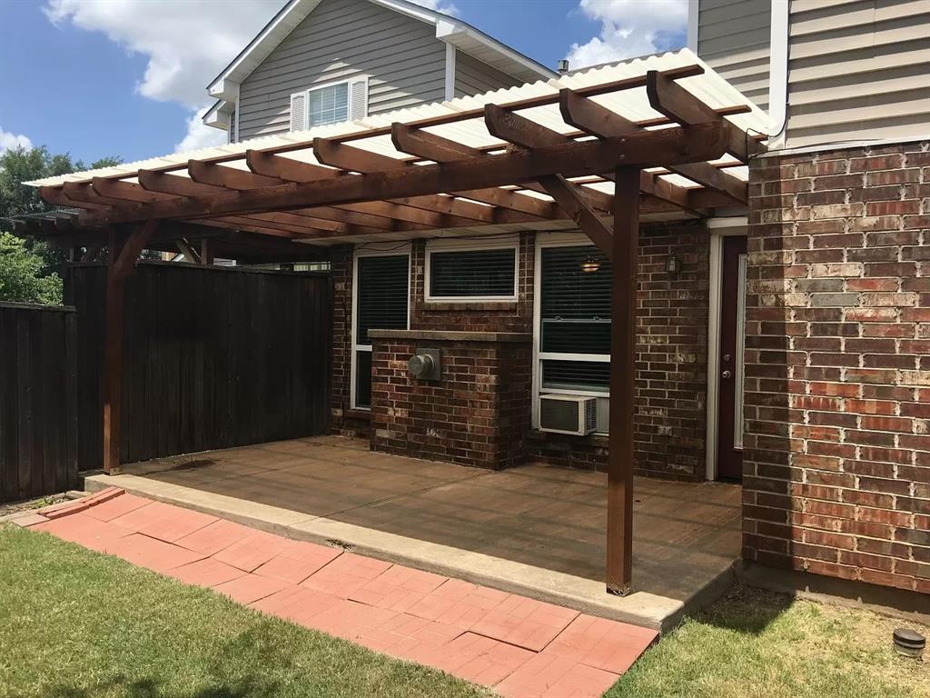 921 Rambling Oaks Drive