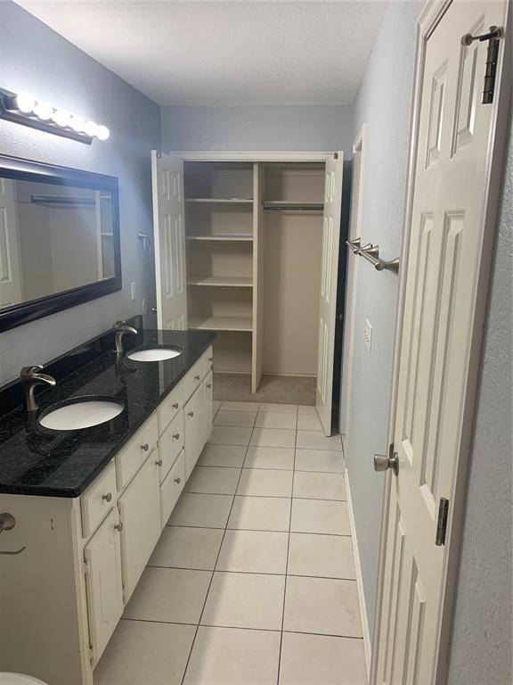 921 Rambling Oaks Drive