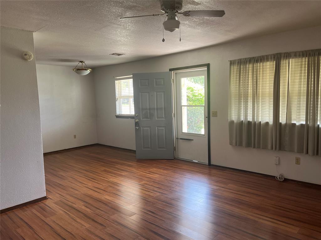 513 N Roosevelt Avenue