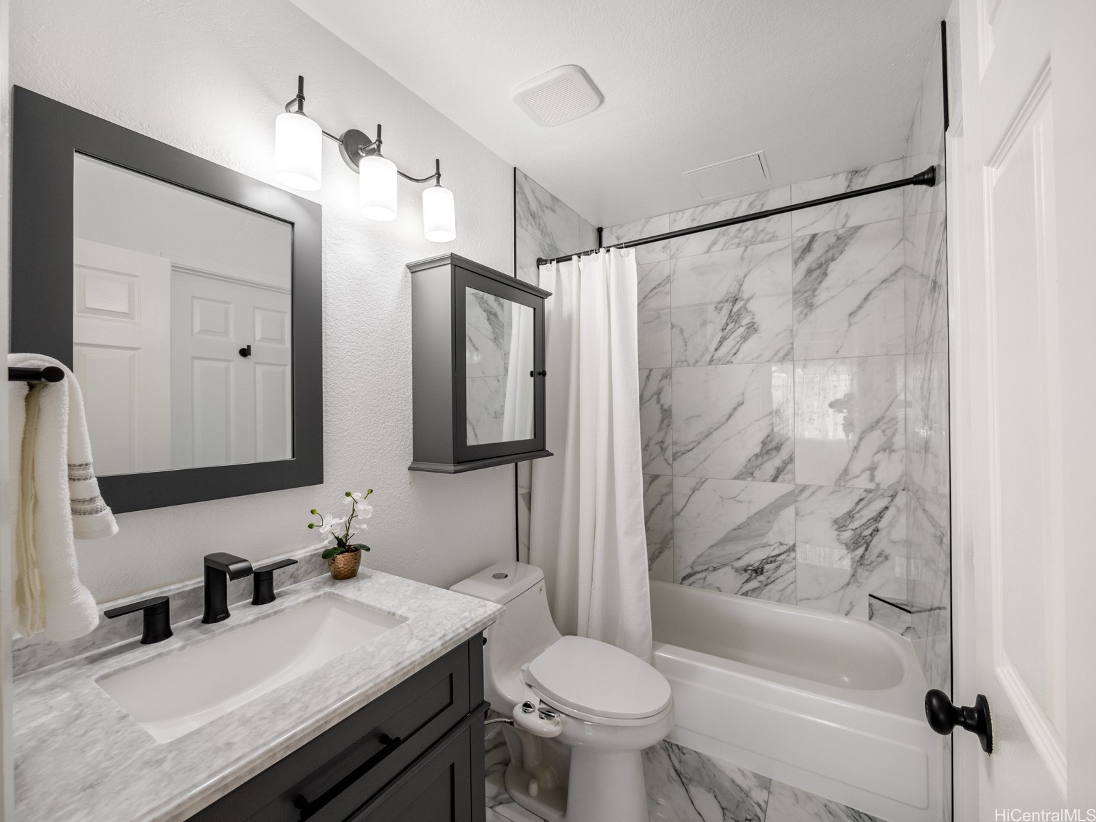 94-1457 Waipio Uka Street O204