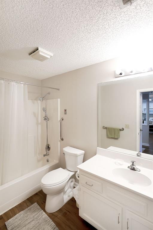 1800 Clairmont Lake Unit 427