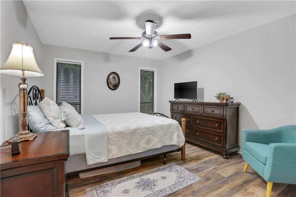 3864 Woodridge Way