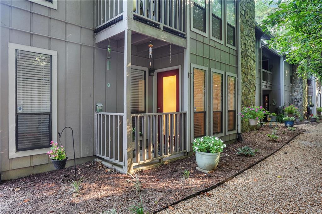 3864 Woodridge Way