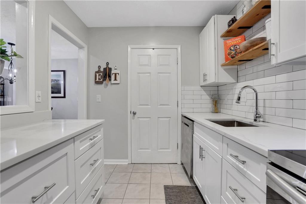 3864 Woodridge Way