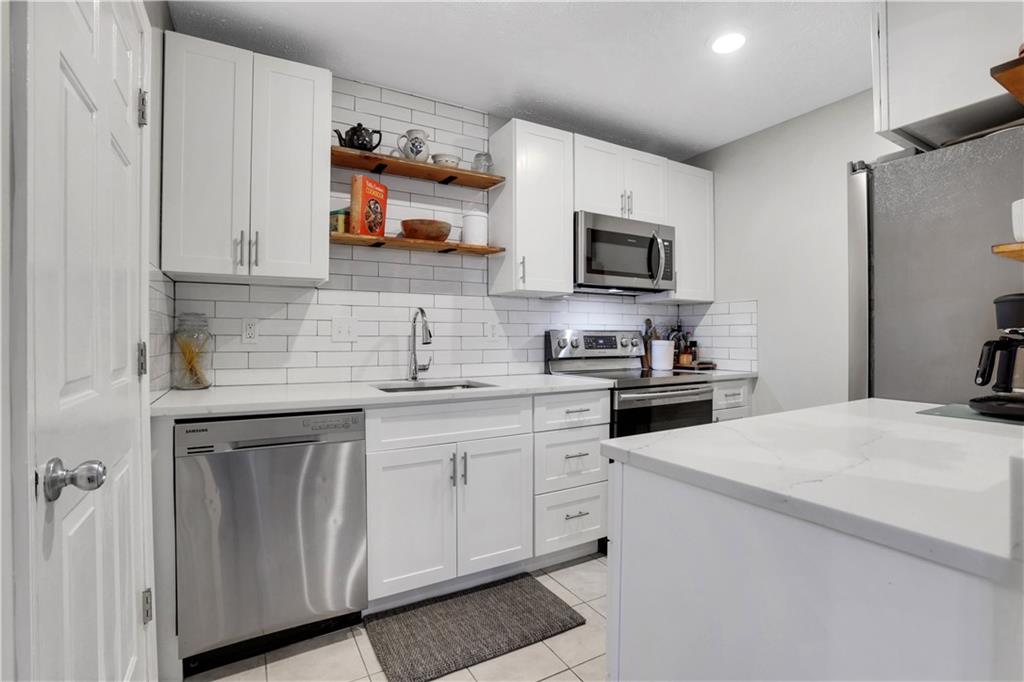 3864 Woodridge Way