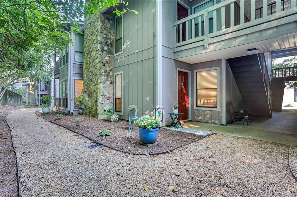 3864 Woodridge Way