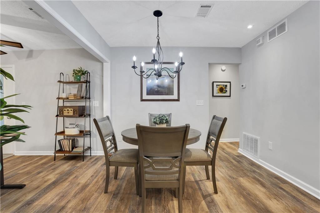 3864 Woodridge Way