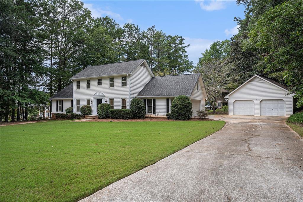 654 Clubhouse Drive SE