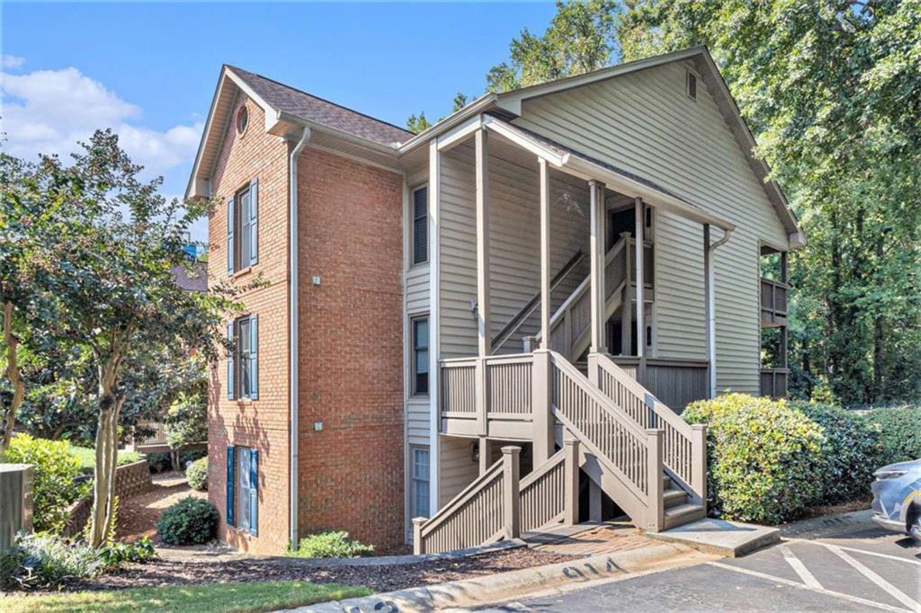 915 Garden Court Unit 915