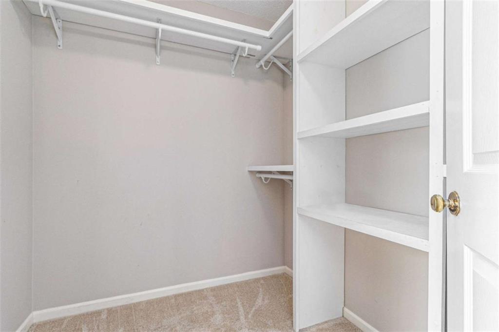 915 Garden Court Unit 915