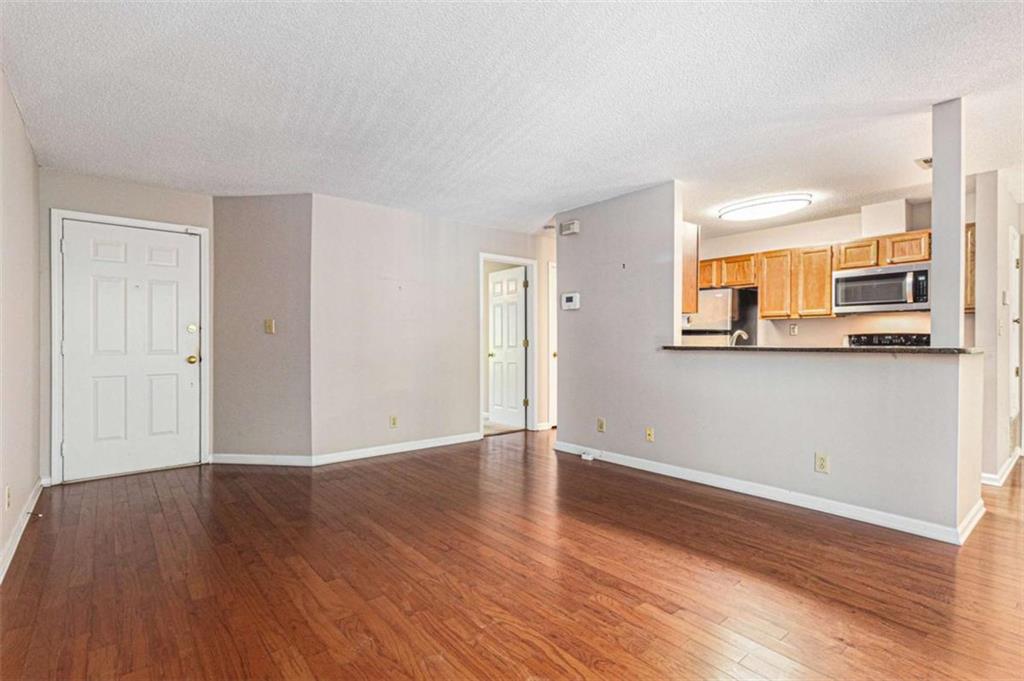 915 Garden Court Unit 915