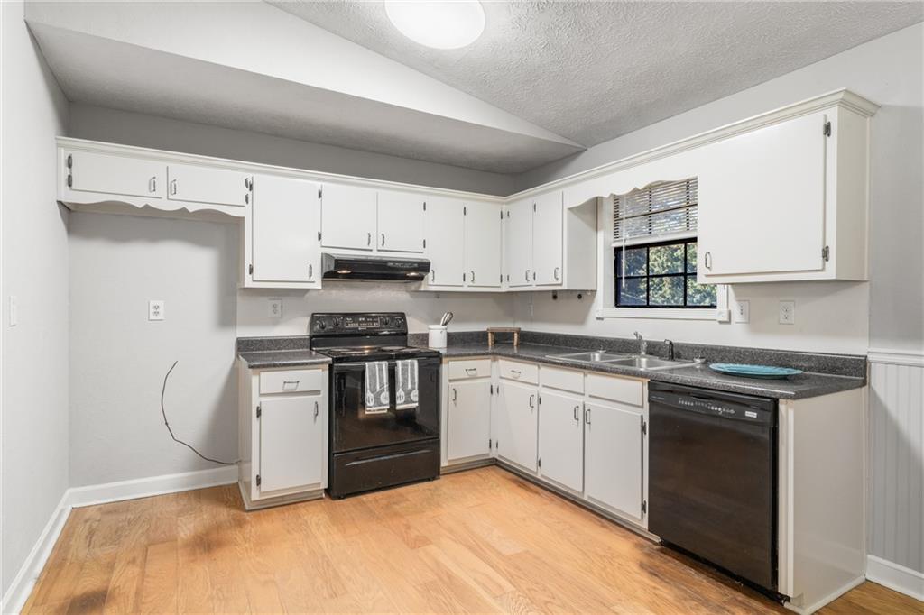 1141 Holly Hills Drive SW