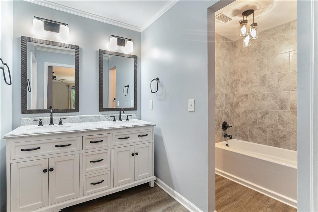 5041 Bainbridge Court SW