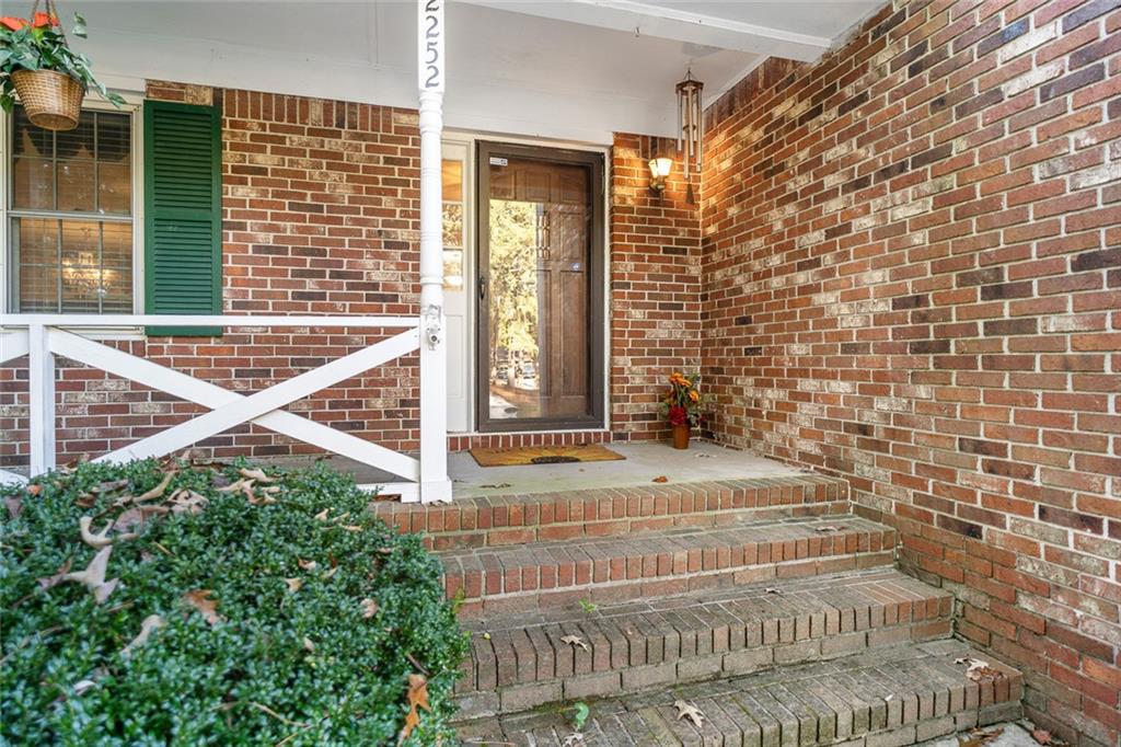 2252 Valley Creek Circle