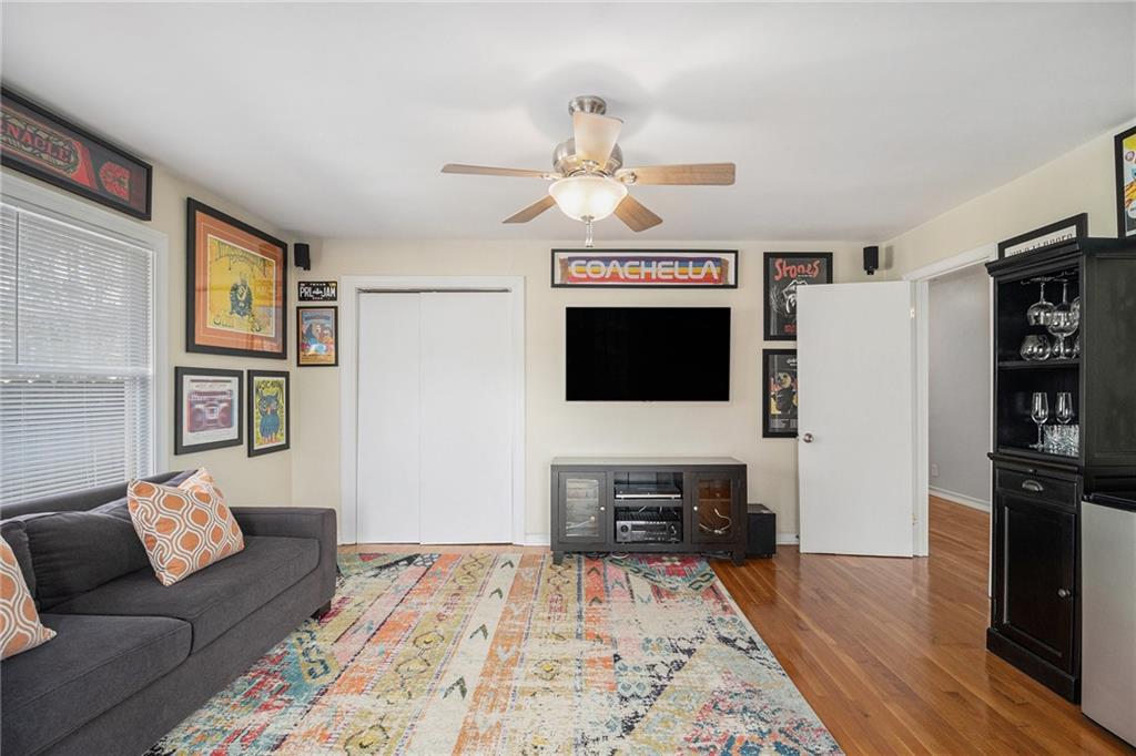 1320 Windsor Parkway NE