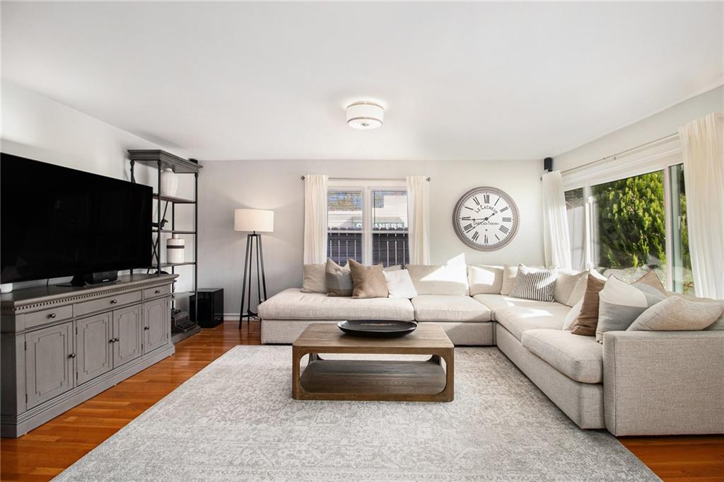 1320 Windsor Parkway NE