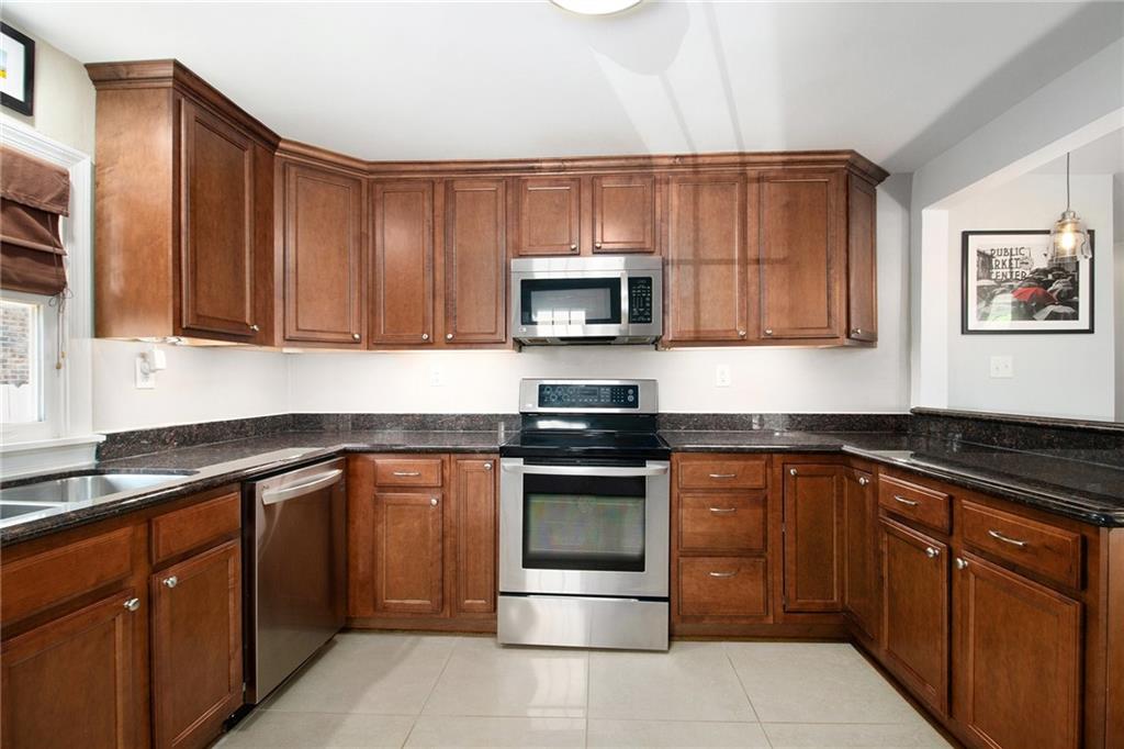 1320 Windsor Parkway NE