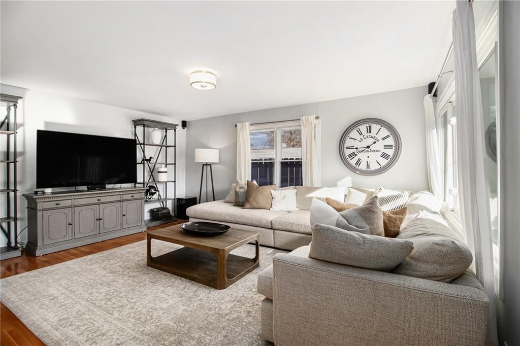 1320 Windsor Parkway NE