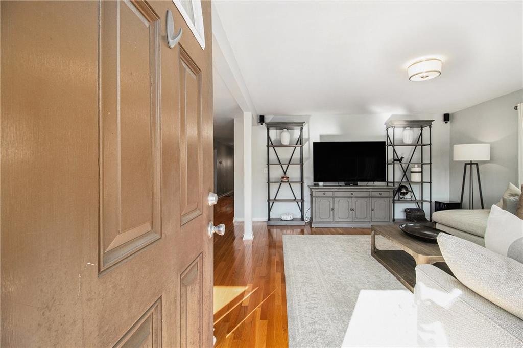 1320 Windsor Parkway NE