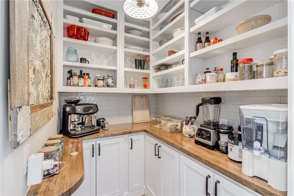 1621 La Fayette Drive