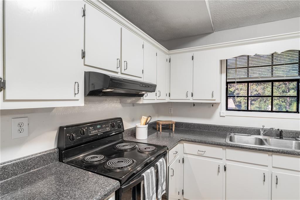 1141 Holly Hills Drive SW