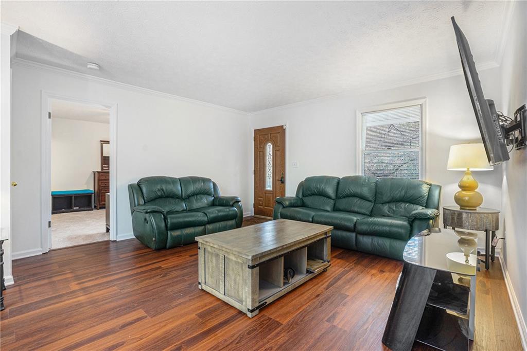 1883 Suwanee Terrace NW