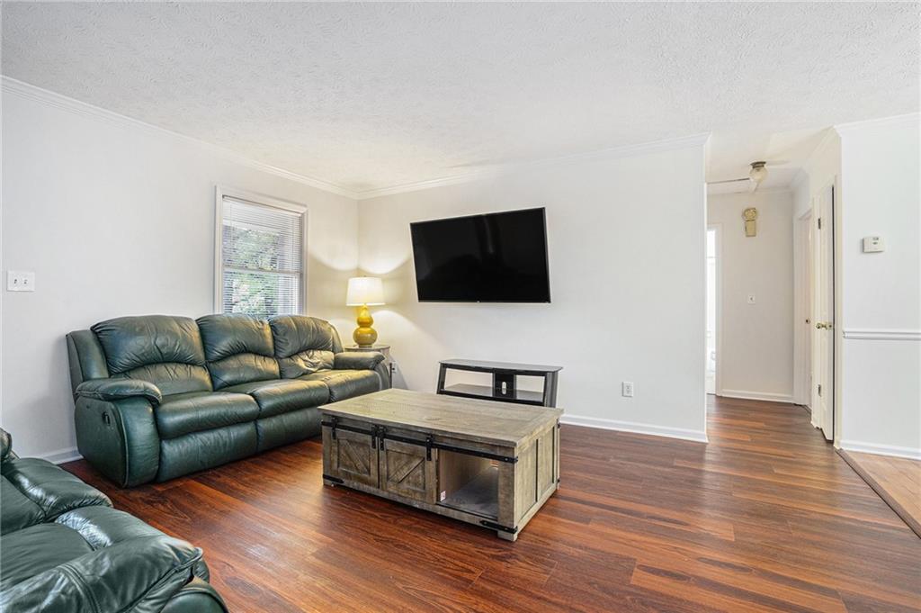 1883 Suwanee Terrace NW