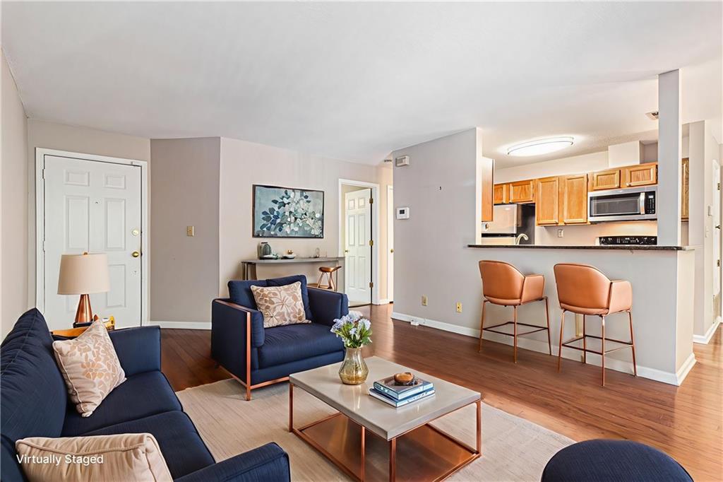 915 Garden Court Unit 915