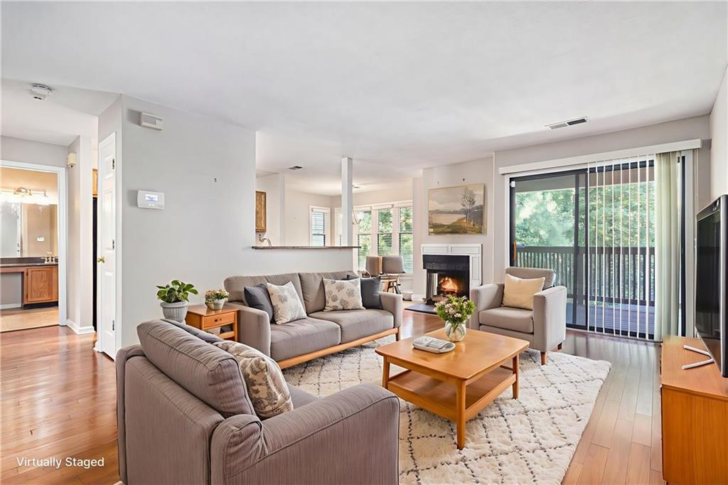 915 Garden Court Unit 915