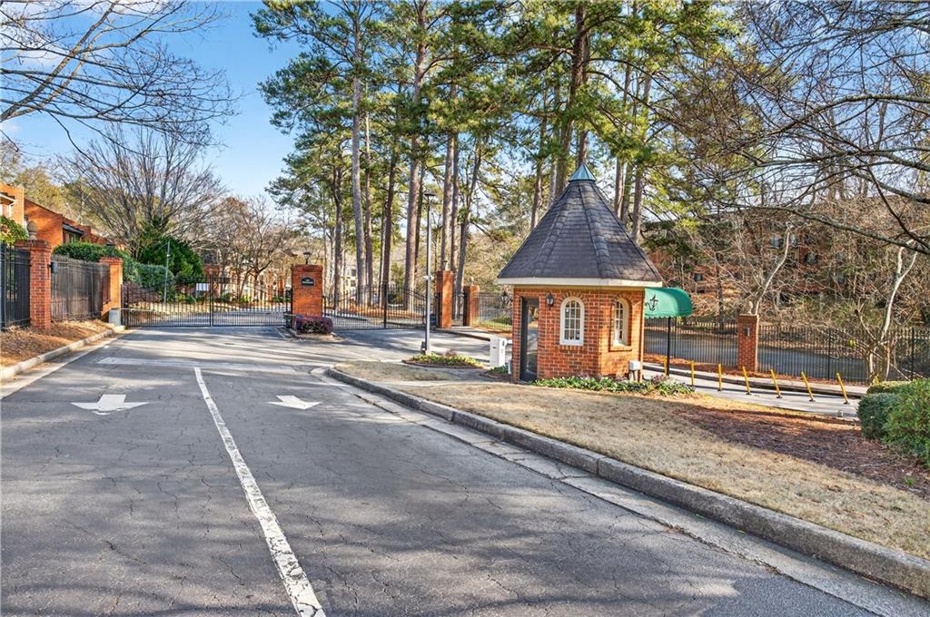 27405 Plantation Drive NE