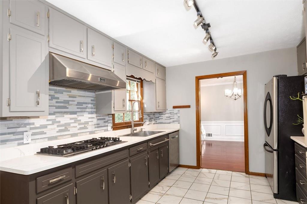 1594 Howell Highlands Drive