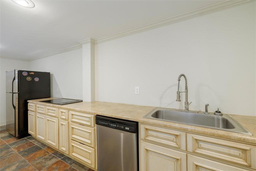 1594 Howell Highlands Drive